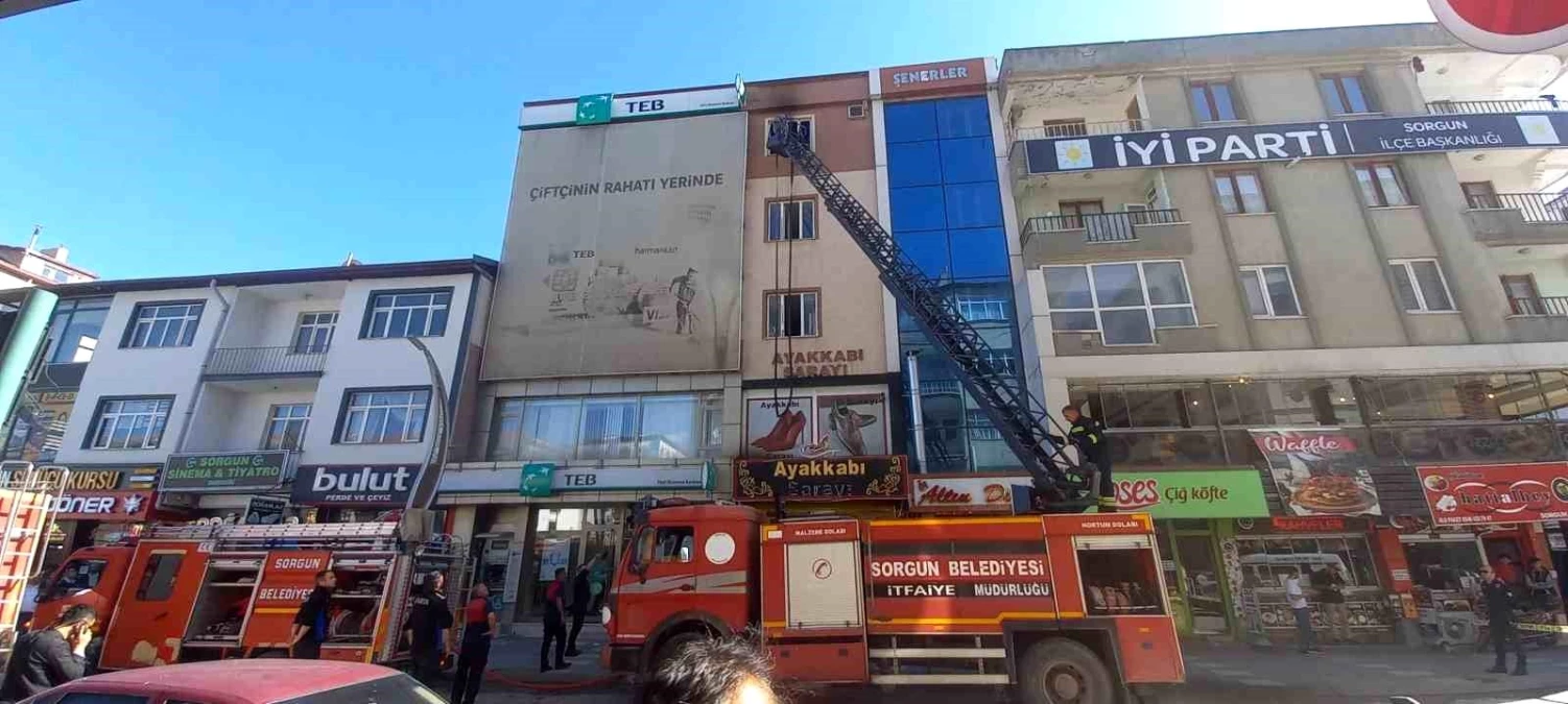 Yozgat\'ta İş Merkezinde Çıkan Yangın Söndürüldü