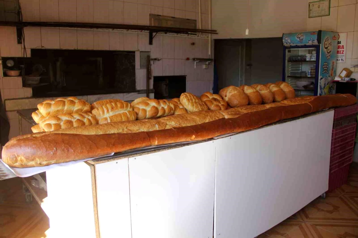 Sivas\'ta Üretilen Dev Ekmeklerle Sosyal Medyada Gündem Oldu
