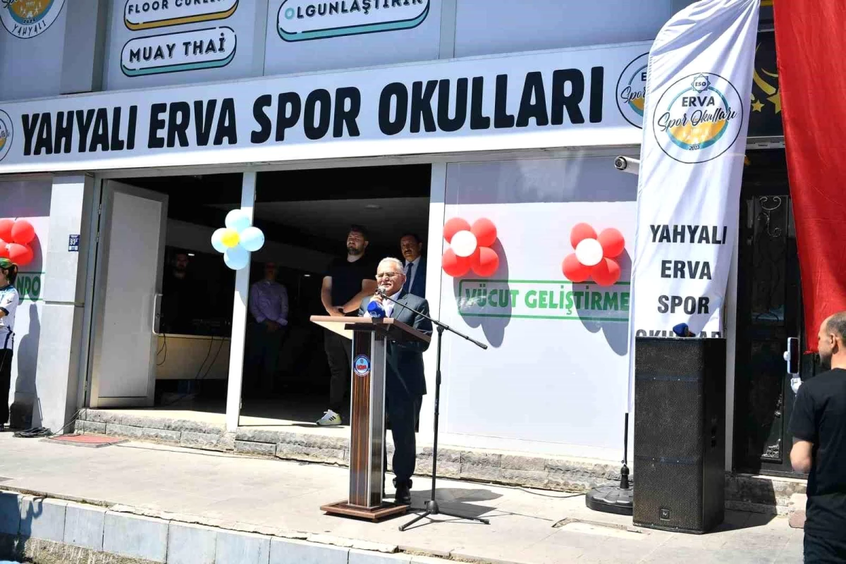 Kayseri Büyükşehir Belediye Başkanı Yahyalı\'yı Ziyaret Etti