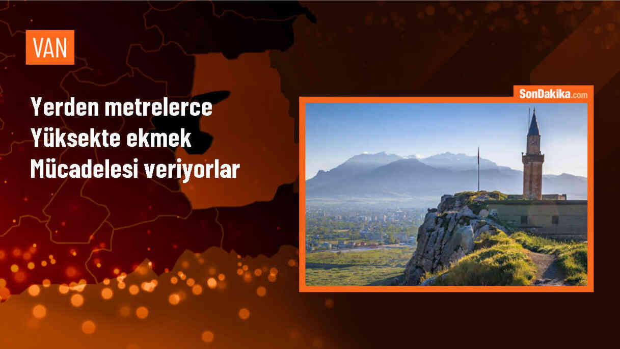 Van\'da Baz İstasyonu Direklerinde Çalışan Teknisyenlerin Zorlu Mücadelesi