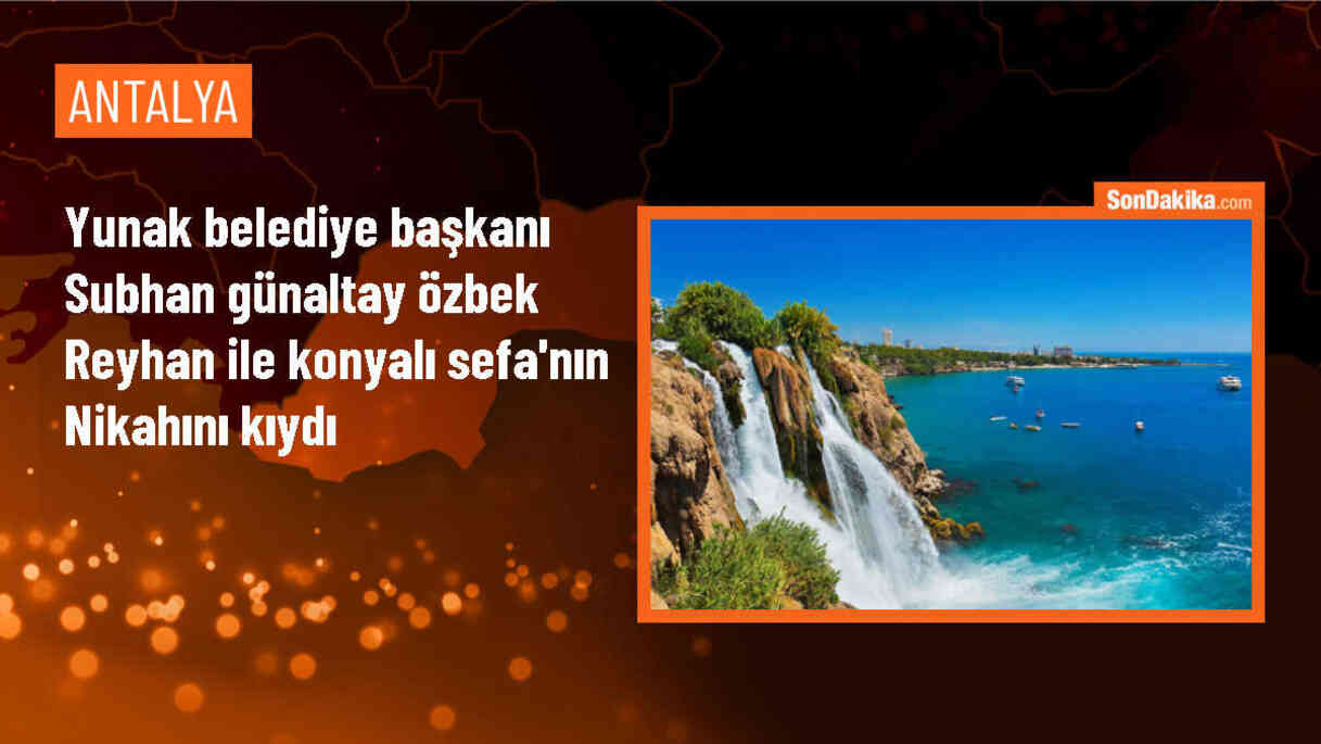 Yunak Belediye Başkanı Subhan Günaltay, başkan olarak ilk nikahını kıydı