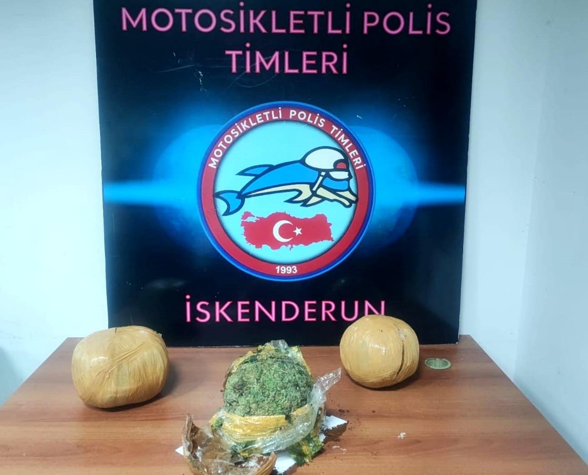 İskenderun\'da Bir Araçta 3 Kilogram Esrar Ele Geçirildi