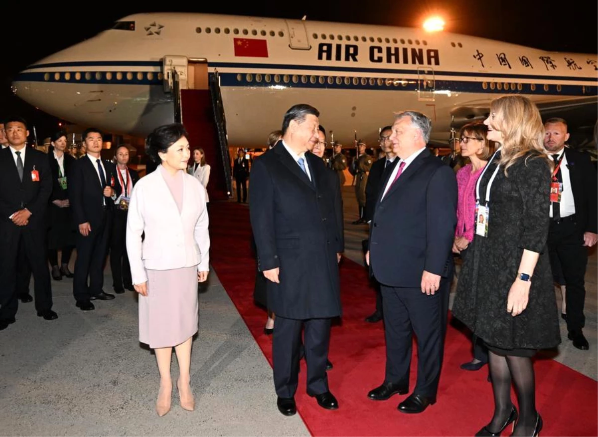 Çin Cumhurbaşkanı Xi Jinping, Macaristan\'a resmi ziyaret gerçekleştirmek üzere Budapeşte\'ye gitti