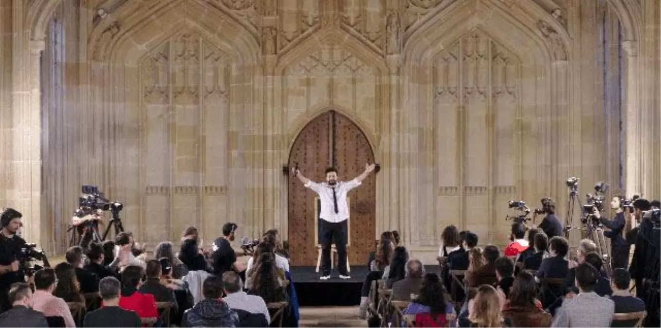 Hasan Can Kaya, Harry Potter\'ın çekildiği tarihi Divinity School\'da gösteri yaptı