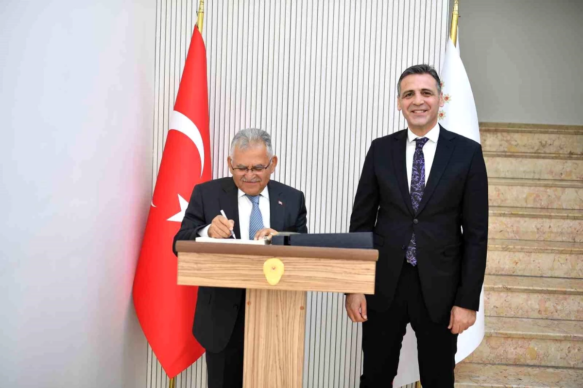 Kayseri Büyükşehir Belediye Başkanı Dr. Memduh Büyükkılıç, Kayseri İl Emniyet Müdürü Atanur Aydın\'a \'hayırlı olsun\' ziyaretinde bulundu