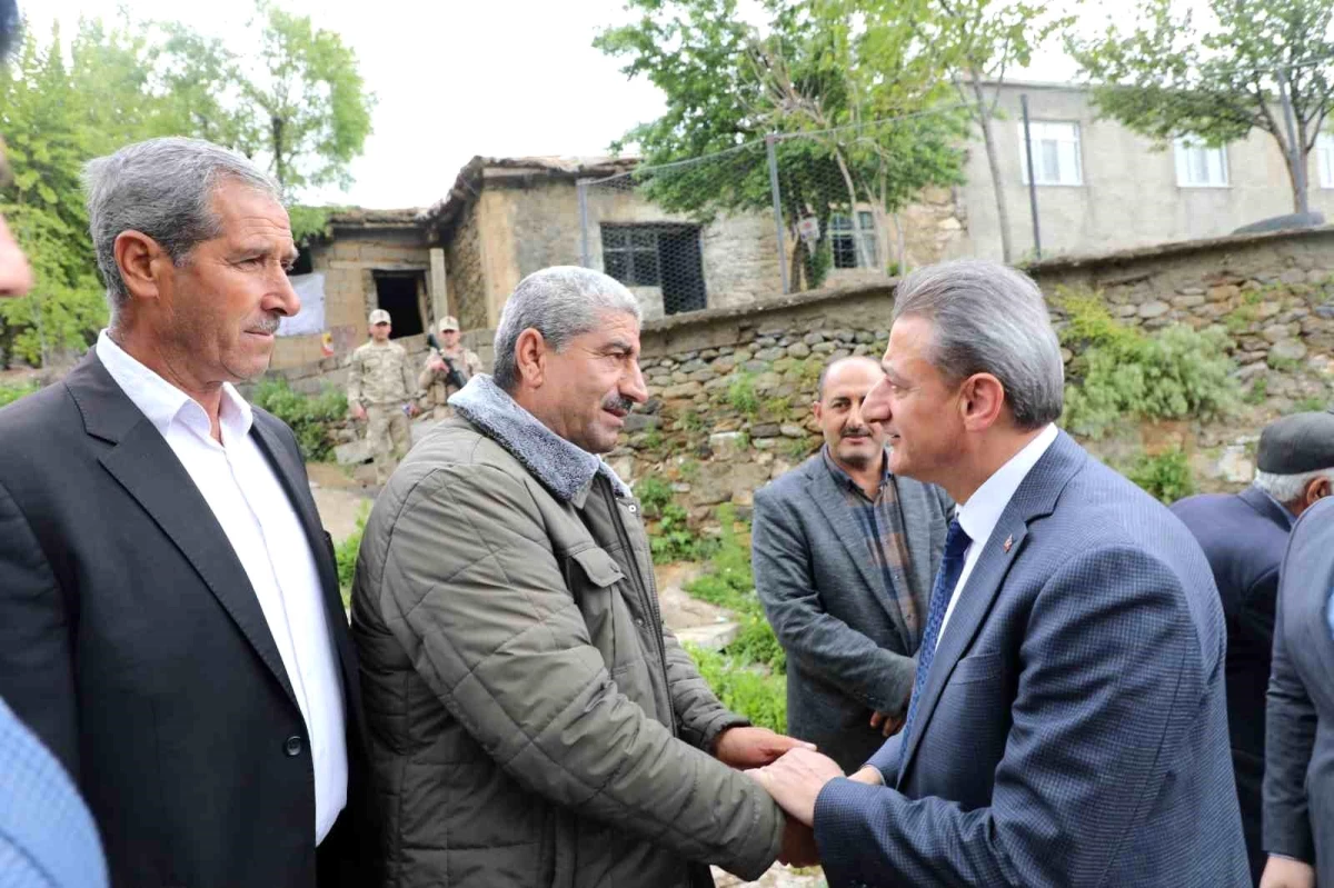 Bitlis Valisi ve eşi, şehit aileleri ve gazileri ziyaret etti