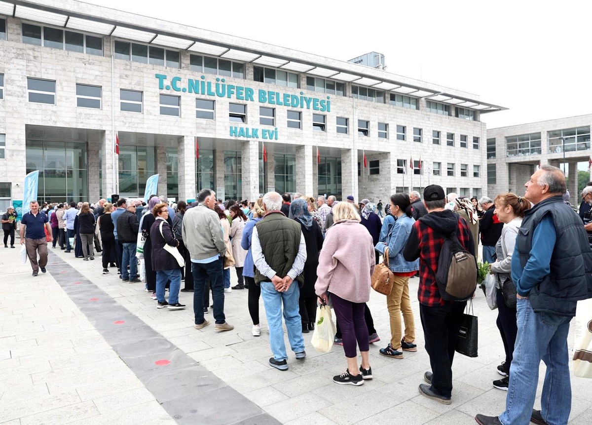 Nilüfer Belediyesi Yerel Tohumlardan Üretilen Fideleri Ücretsiz Dağıtıyor