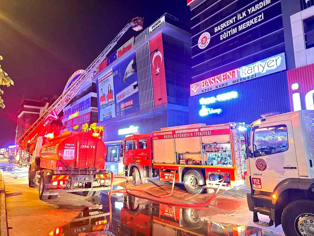 Bursa Büyükşehir Belediyesi İtfaiye Daire Başkanlığı Nisan Ayında Bin 577 Yangına Müdahale Etti
