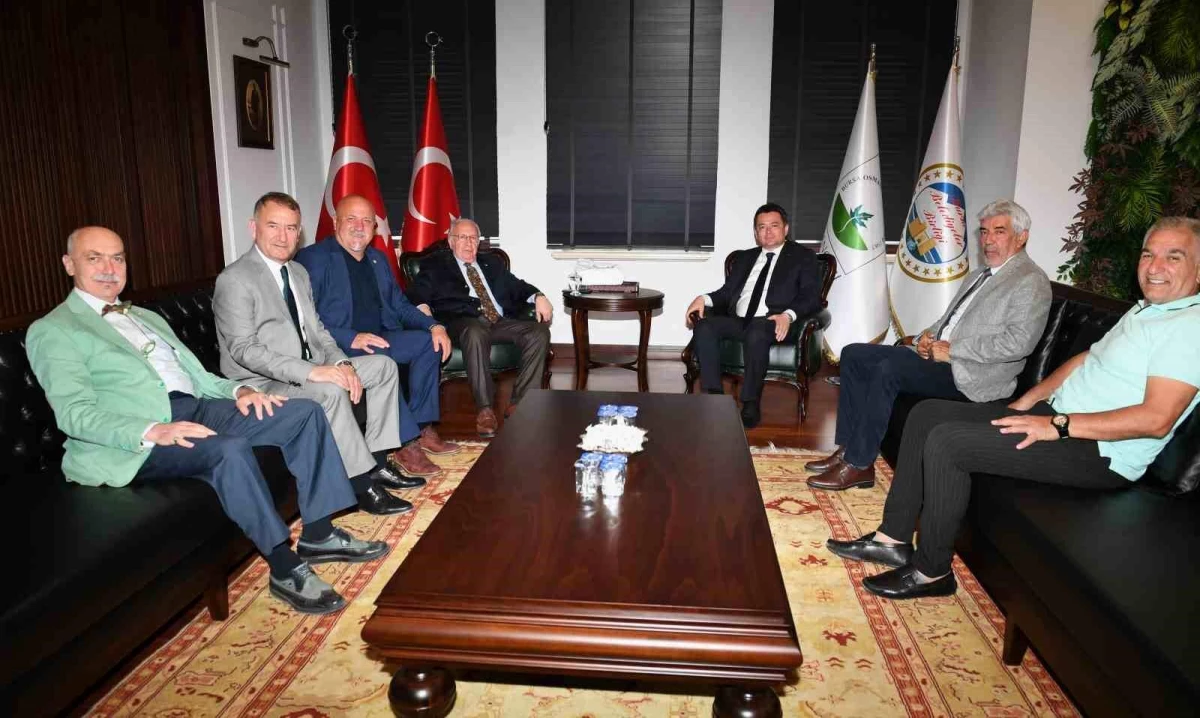 Bursaspor Başkanı ve Yönetim Kurulu Üyeleri Osmangazi Belediye Başkanı\'nı ziyaret etti