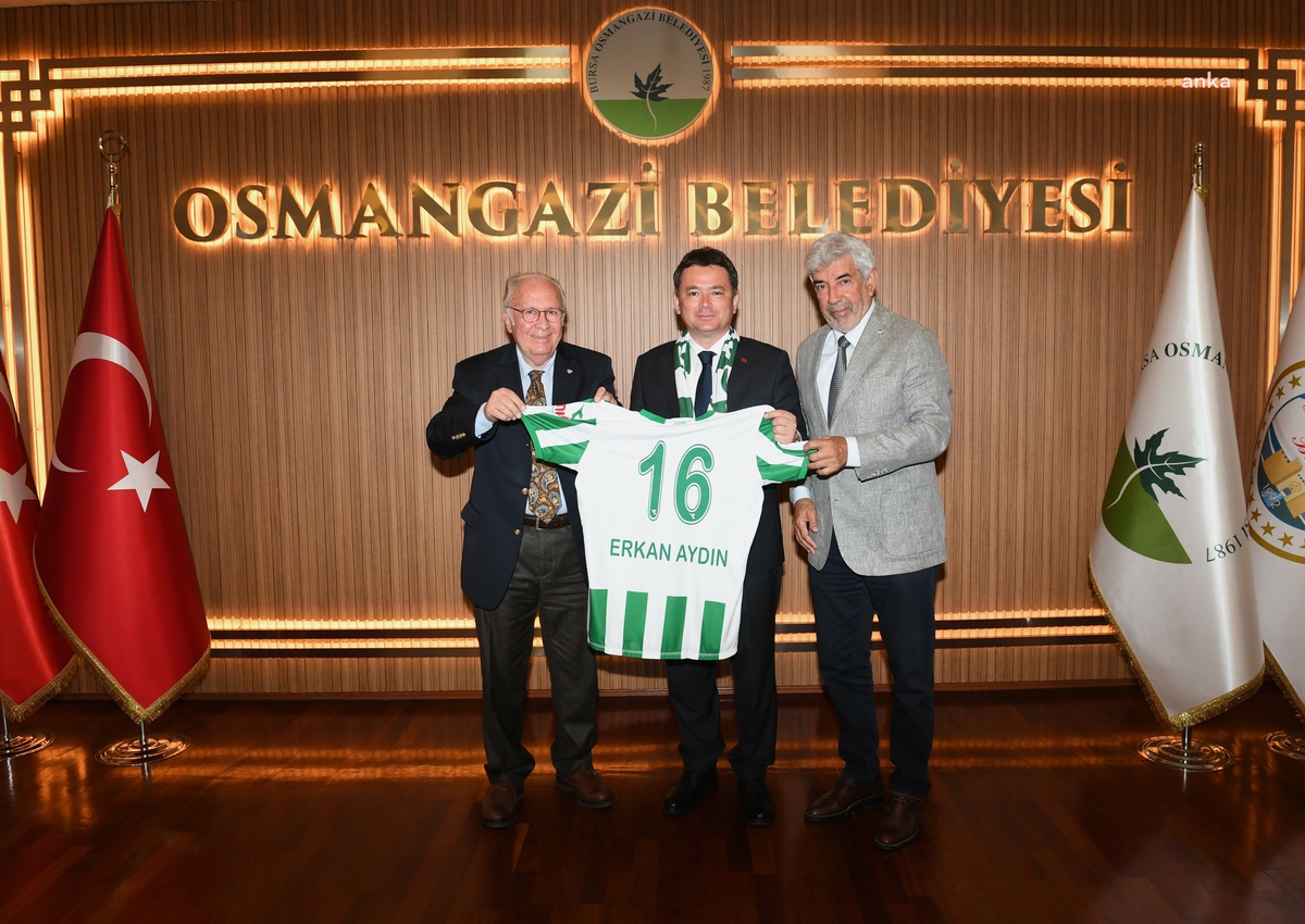 Bursaspor Başkanı Sinan Bür ve Yönetim Kurulu Üyeleri Osmangazi Belediye Başkanı Erkan Aydın\'ı Ziyaret Etti