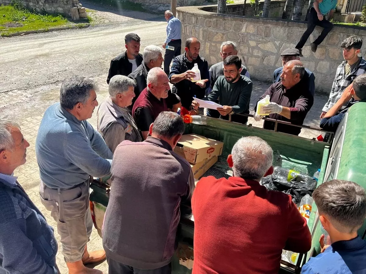 Çekerek İlçe Tarım ve Orman Müdürlüğü, kene ilacı dağıtıyor