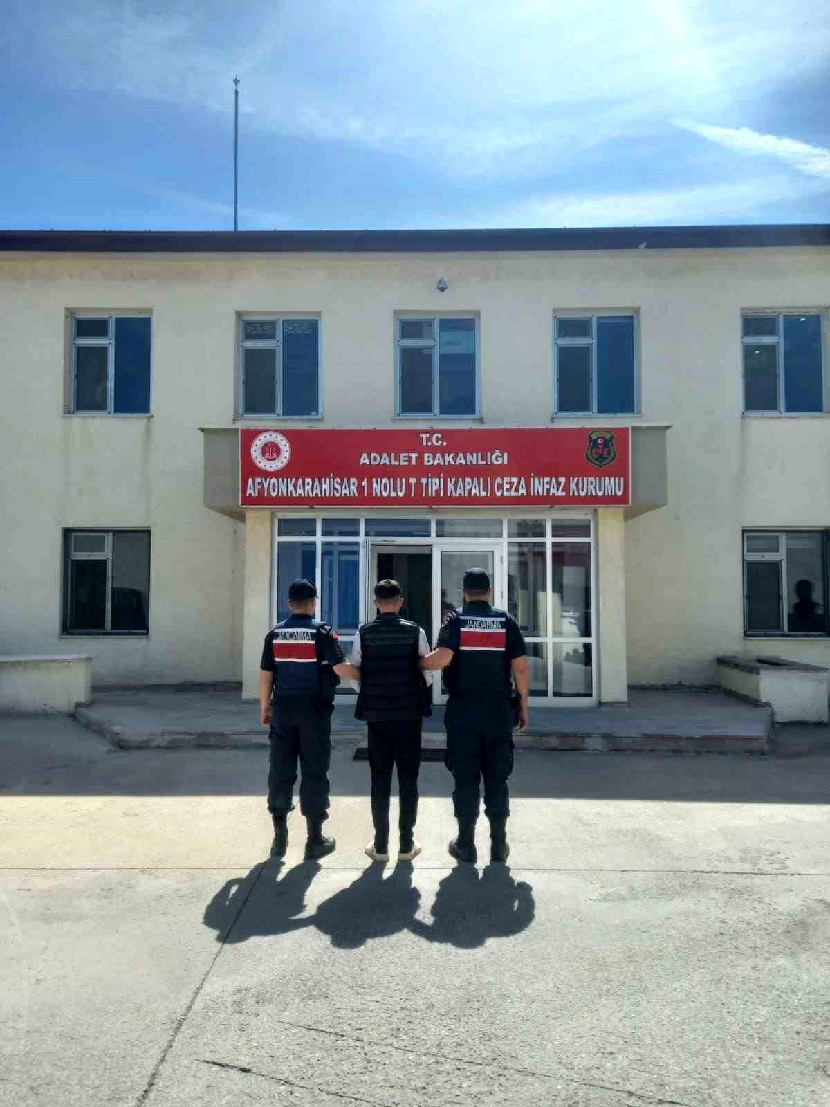 Afyonkarahisar\'da Aranan 2 Şahıs Yakalandı