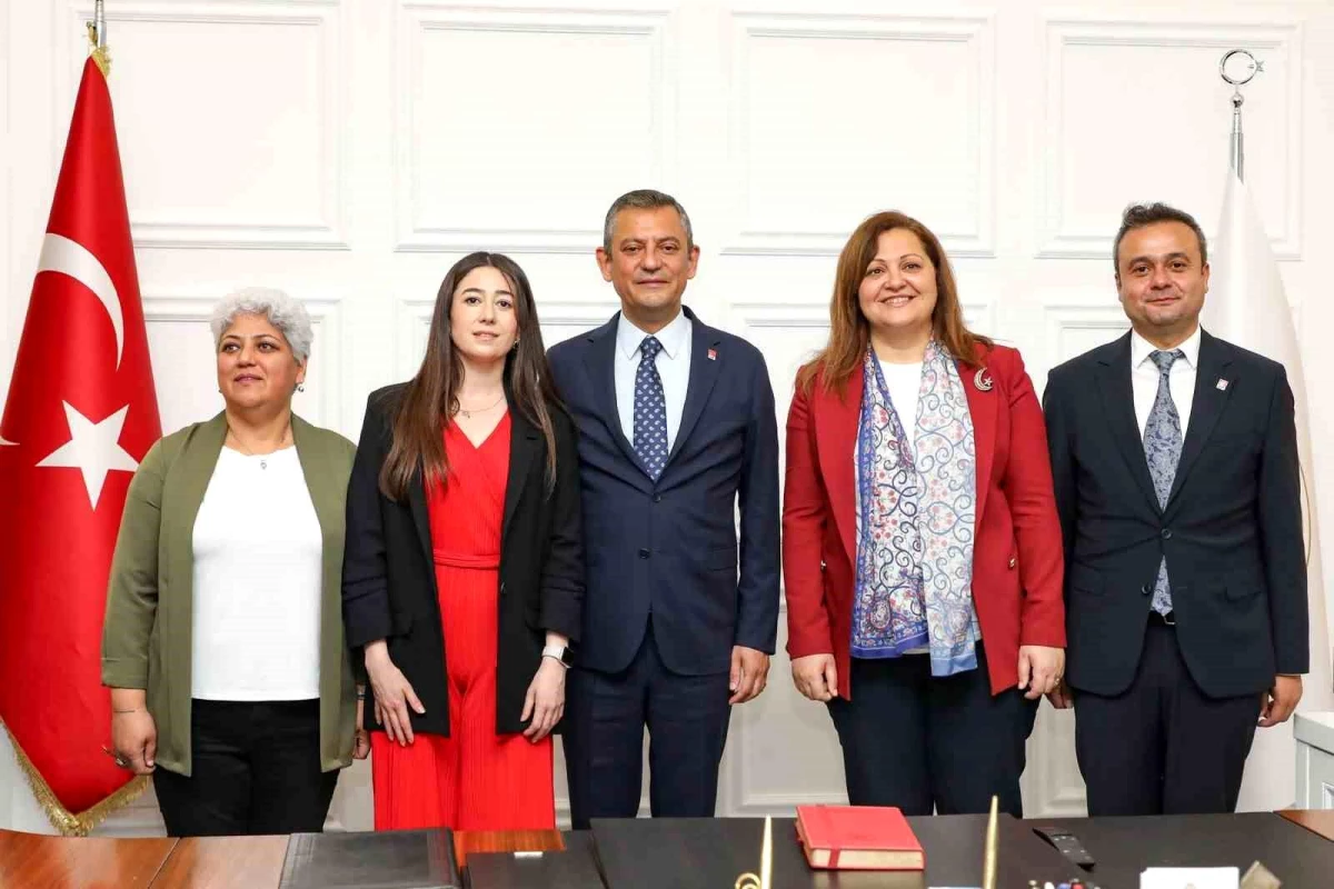 CHP Genel Başkanı Özgür Özel, Afyonkarahisar Belediyesini ziyaret etti