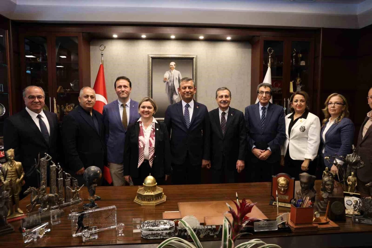 CHP Genel Başkanı Özgür Özel Eskişehir Belediyelerini Ziyaret Etti