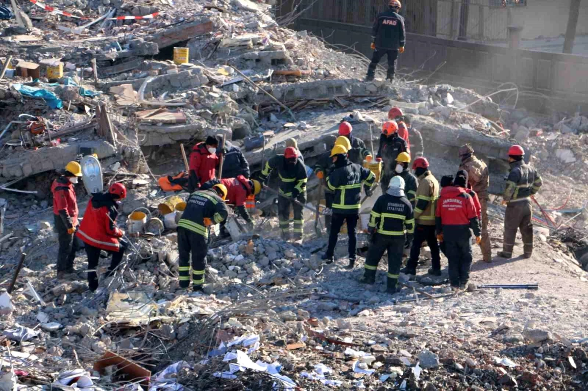Diyarbakır\'da Kahramanmaraş merkezli depremde yıkılan apartman davası devam ediyor