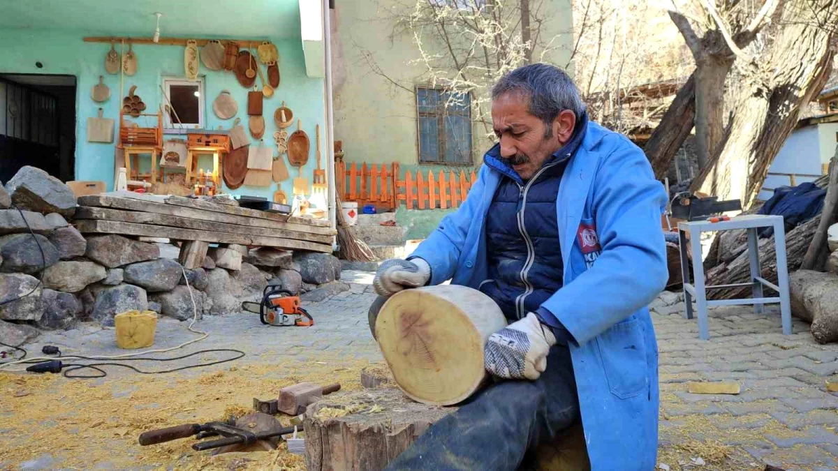 Erzurum\'da Ahşap Oyma Sanatıyla Ünlenen Aşur Usta\'nın Dibekleri Yöre İnsanının Gözdesi