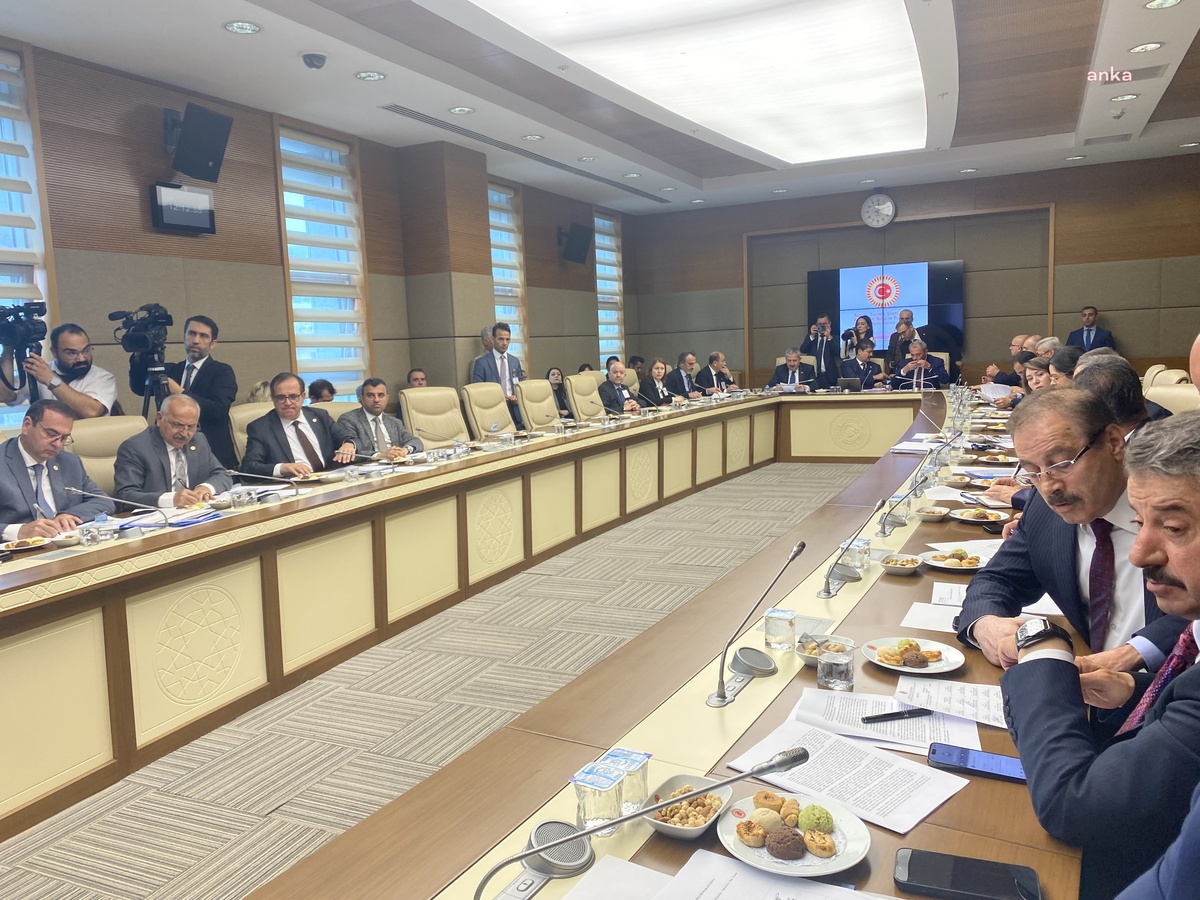 Fahiş fiyat artışı ve stokçuluk cezalarının artırılmasını içeren kanun teklifi kabul edildi