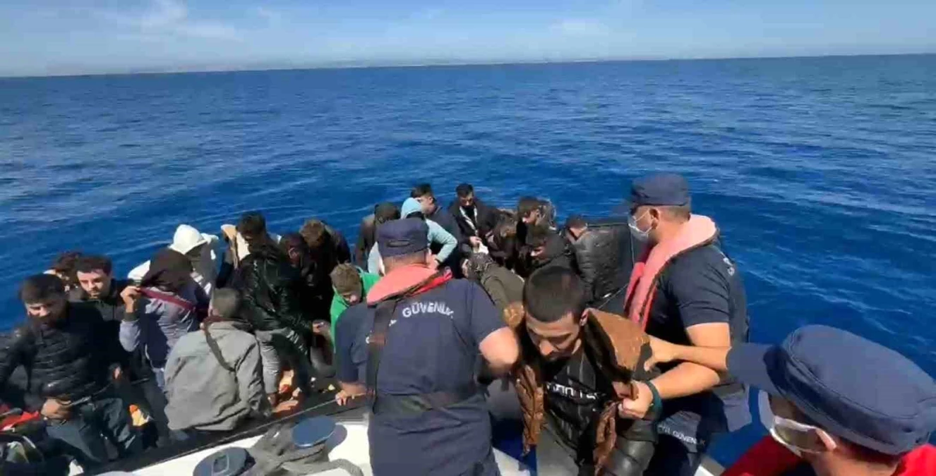 Muğla\'da Sahil Güvenlik ekipleri 9 çocuk ve 24 düzensiz göçmeni yakaladı