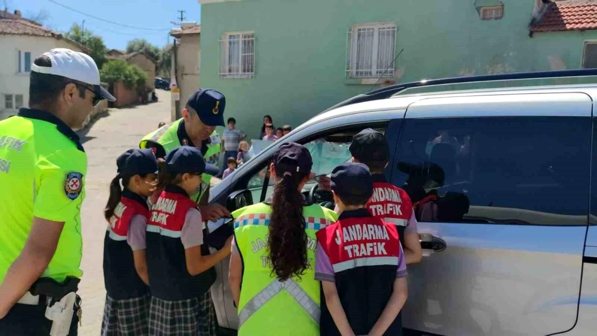 Aydın\'da İlkokul Öğrencilerine Uygulamalı Trafik Eğitimi Verildi