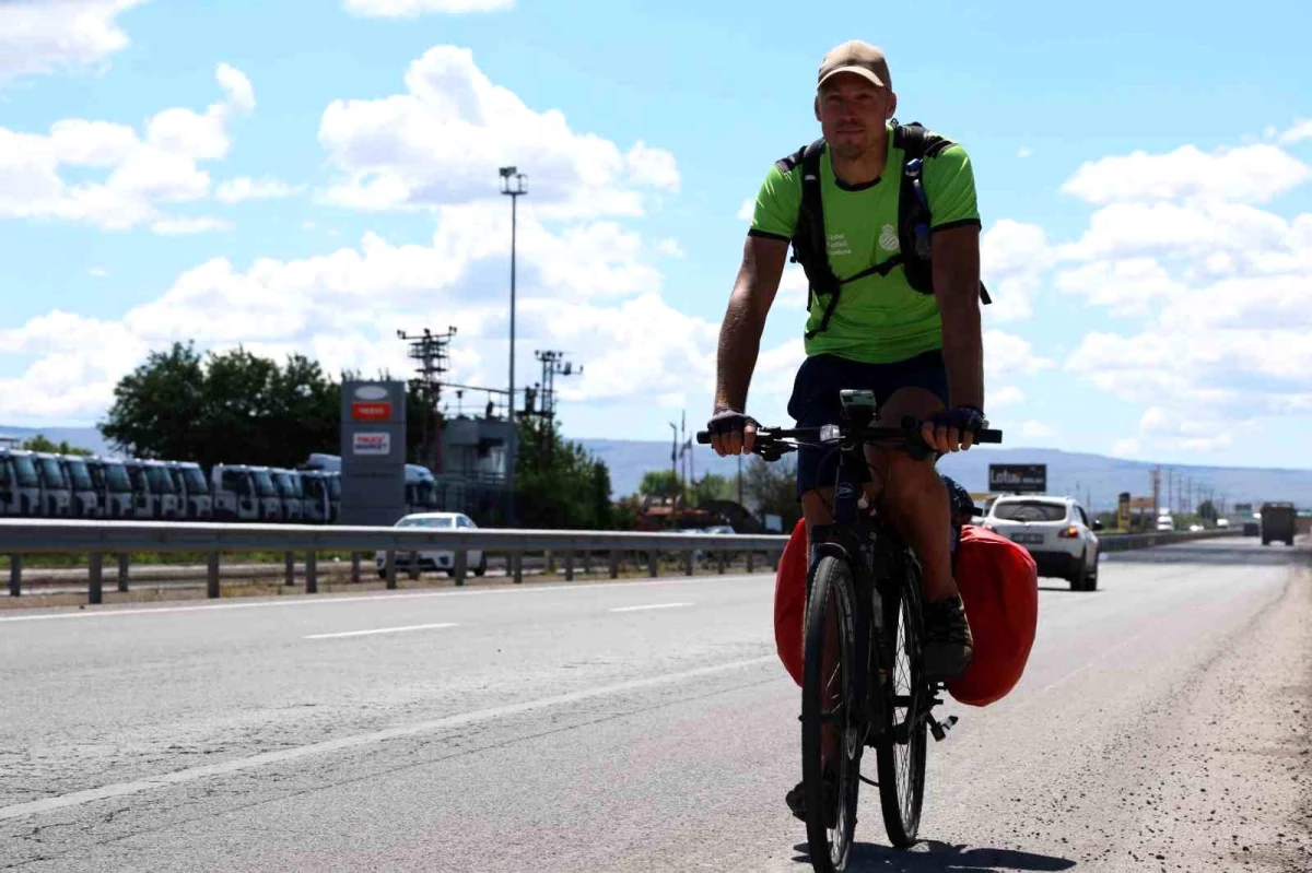 İsveçli Yazar Bisikletiyle Diyarbakır'a Geldi