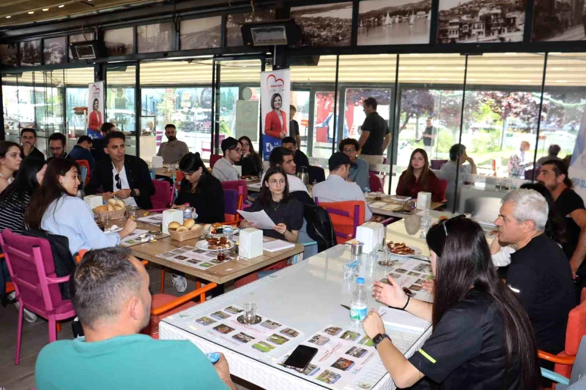 İzmit Belediyesi, İzmit Kent Konseyi ve Kocaeli Üniversitesi Gençlerle 19 Mayıs Etkinlikleri İçin Buluştu
