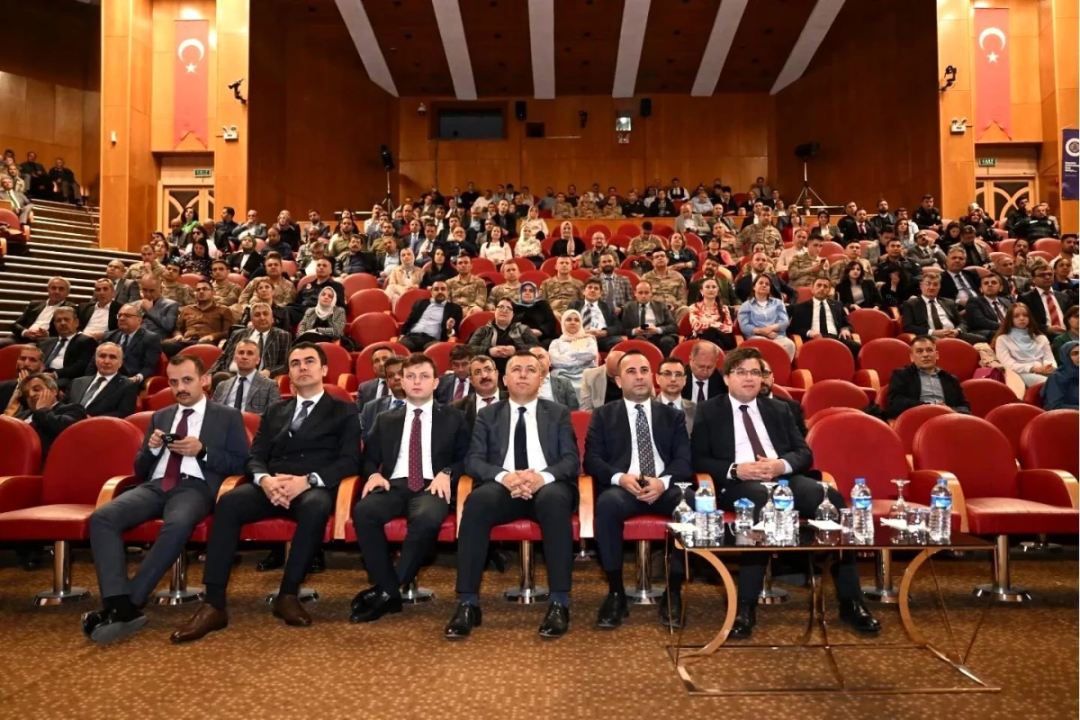 Erzurum Valiliği, TRT iş birliğiyle etkili hitabet ve diksiyon eğitimi düzenledi