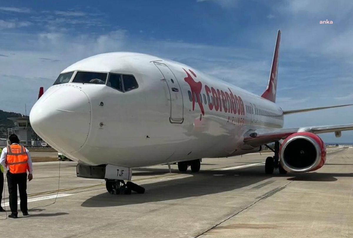Corendon Airlines\'e ait uçağın lastiği patladı, yolcular güvenli bir şekilde tahliye edildi