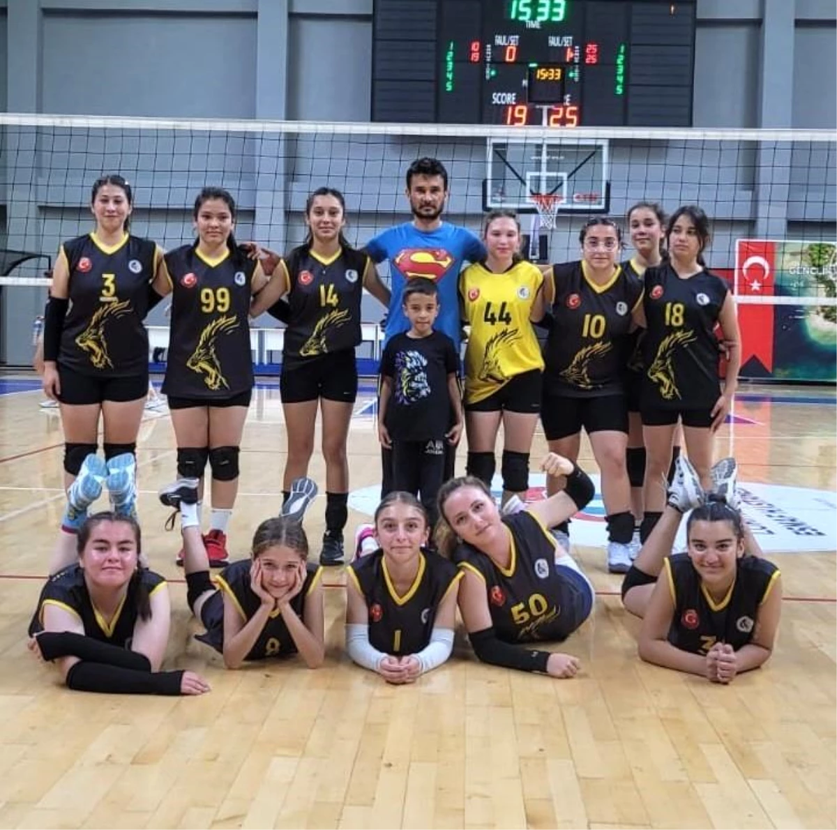 Köyceğiz Akademi Spor Kulübü Küçük Kız Takımı Gelişim Liginde Grup Birincisi Oldu