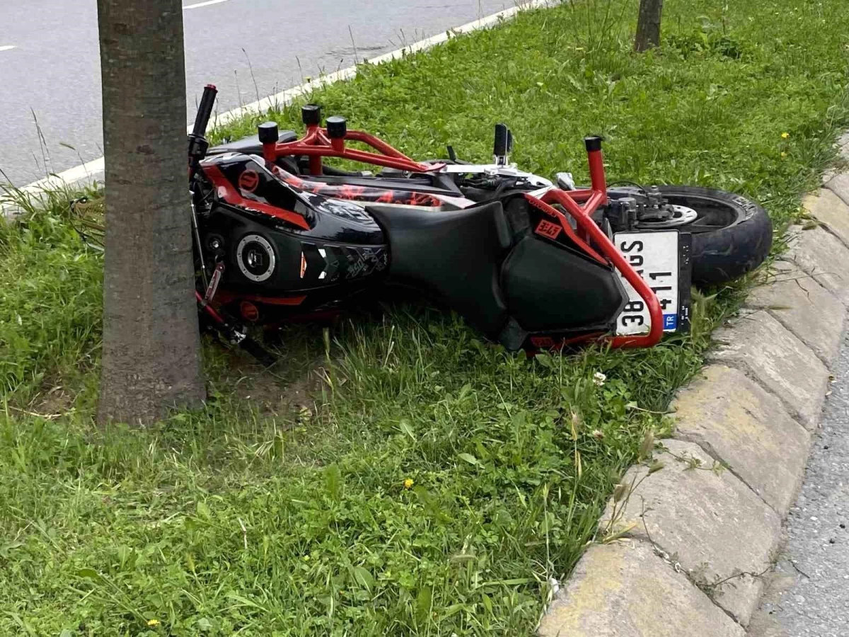 Küçükçekmece\'de Motosiklet Kazası: 1 Ölü, 1 Ağır Yaralı