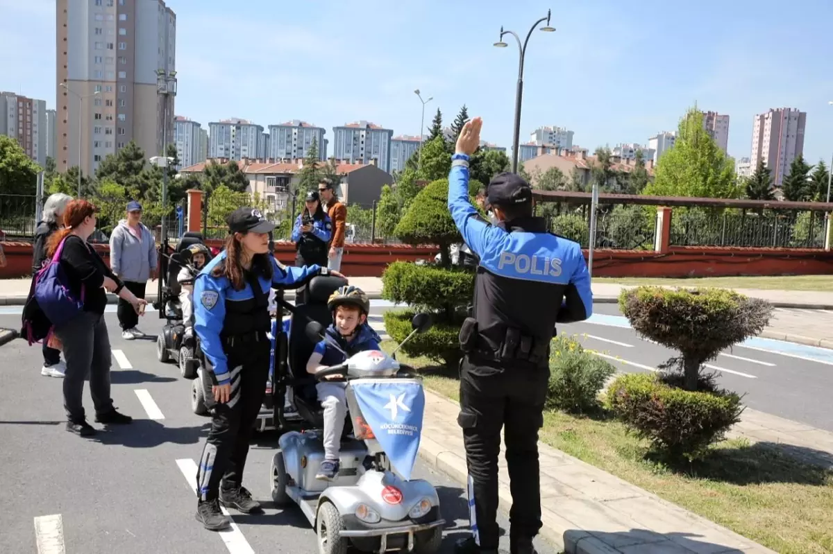 Küçükçekmece Belediyesi Özel Gereksinimi Olan Çocukları Trafik Eğitim Parkı\'nda Ağırladı