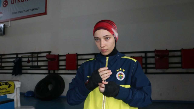 Milli boksör Rabia Topuz'u yılan ısırdı