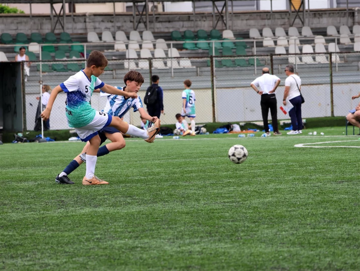 Aydın\'da Küçük Kız-Erkek Futbol Türkiye Yarı Finalleri Başladı