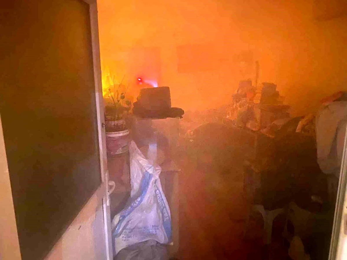 Lüleburgaz\'da Mutfak Yangını: Evde Maddi Hasar Meydana Geldi
