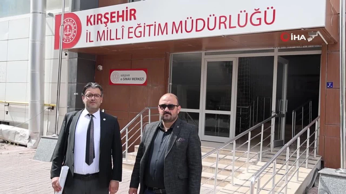 Okul müdürünün öldürülmesi, Kırşehir\'de 2 kişi ile protesto edildi