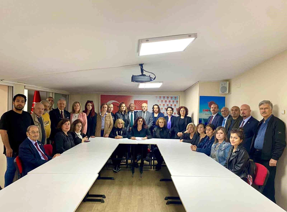 Samsun\'da İngilizce Öğretmeni Saadet Çay\'ın Öldürülmesine Kadınlar Tepki Gösterdi