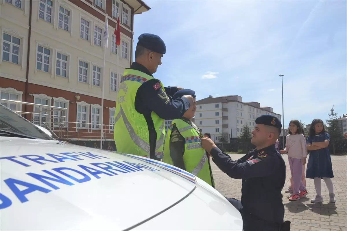 Şarkışla\'da Karayolu Güvenliği ve Trafik Haftası Etkinliği Düzenlendi