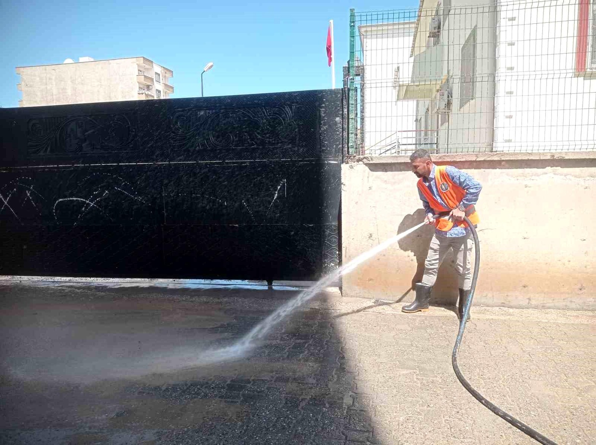 Diyarbakır Büyükşehir Belediyesi Cizre\'de Sel Felaketine Müdahale Etti
