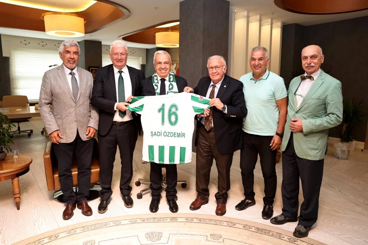 Bursaspor Kulüp Başkanı Nilüfer Belediye Başkanı\'nı ziyaret etti