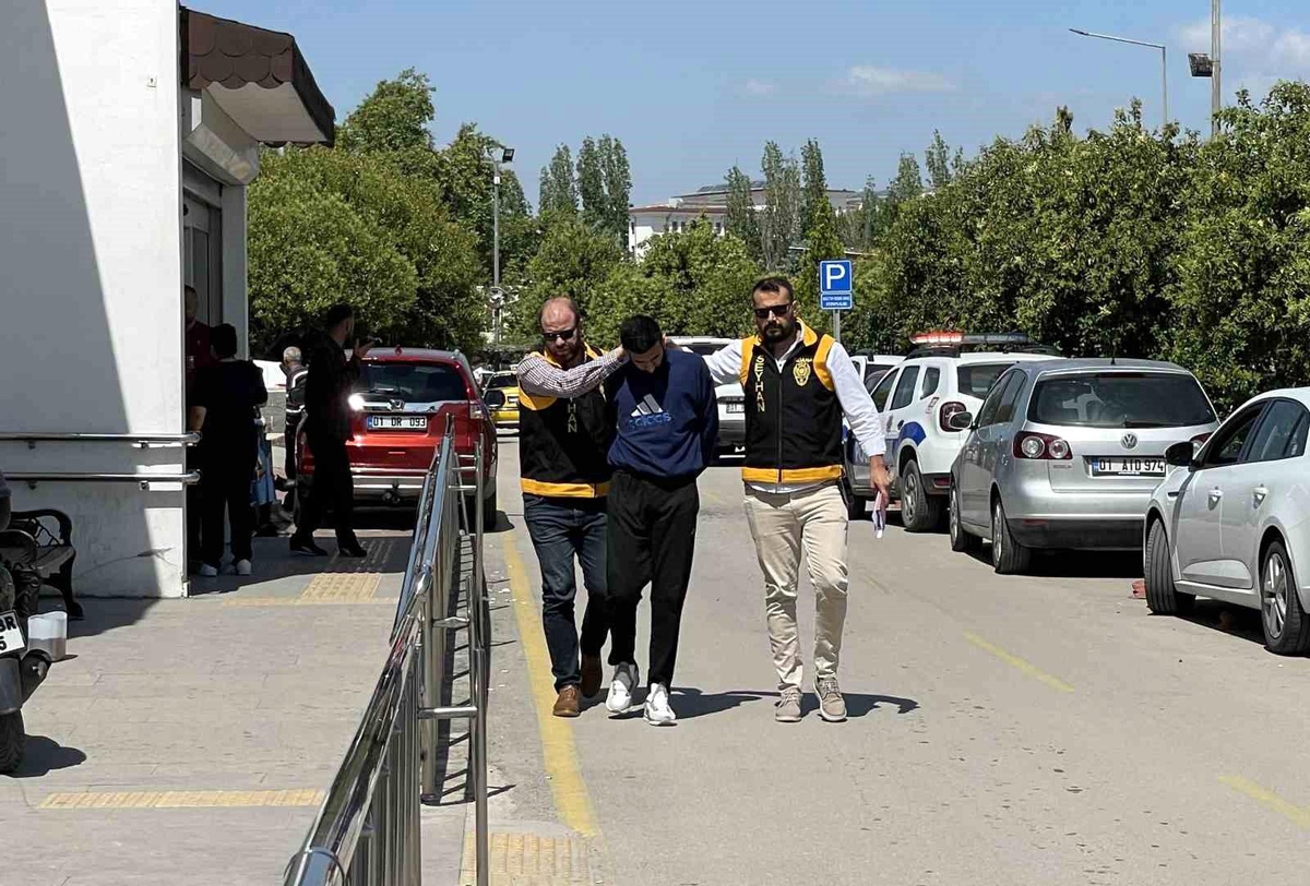 Adana\'da 62 ayrı suçtan aranan şahıs yakalandı