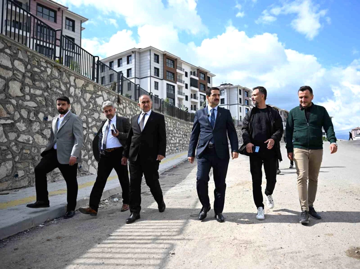 Battalgazi Belediye Başkanı Bayram Taşkın, deprem konutları inşaatını inceledi