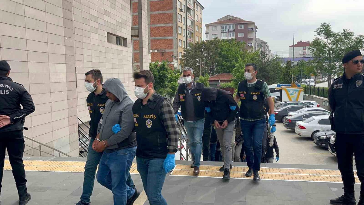 Sosyal medya dolandırıcıları yakalandı