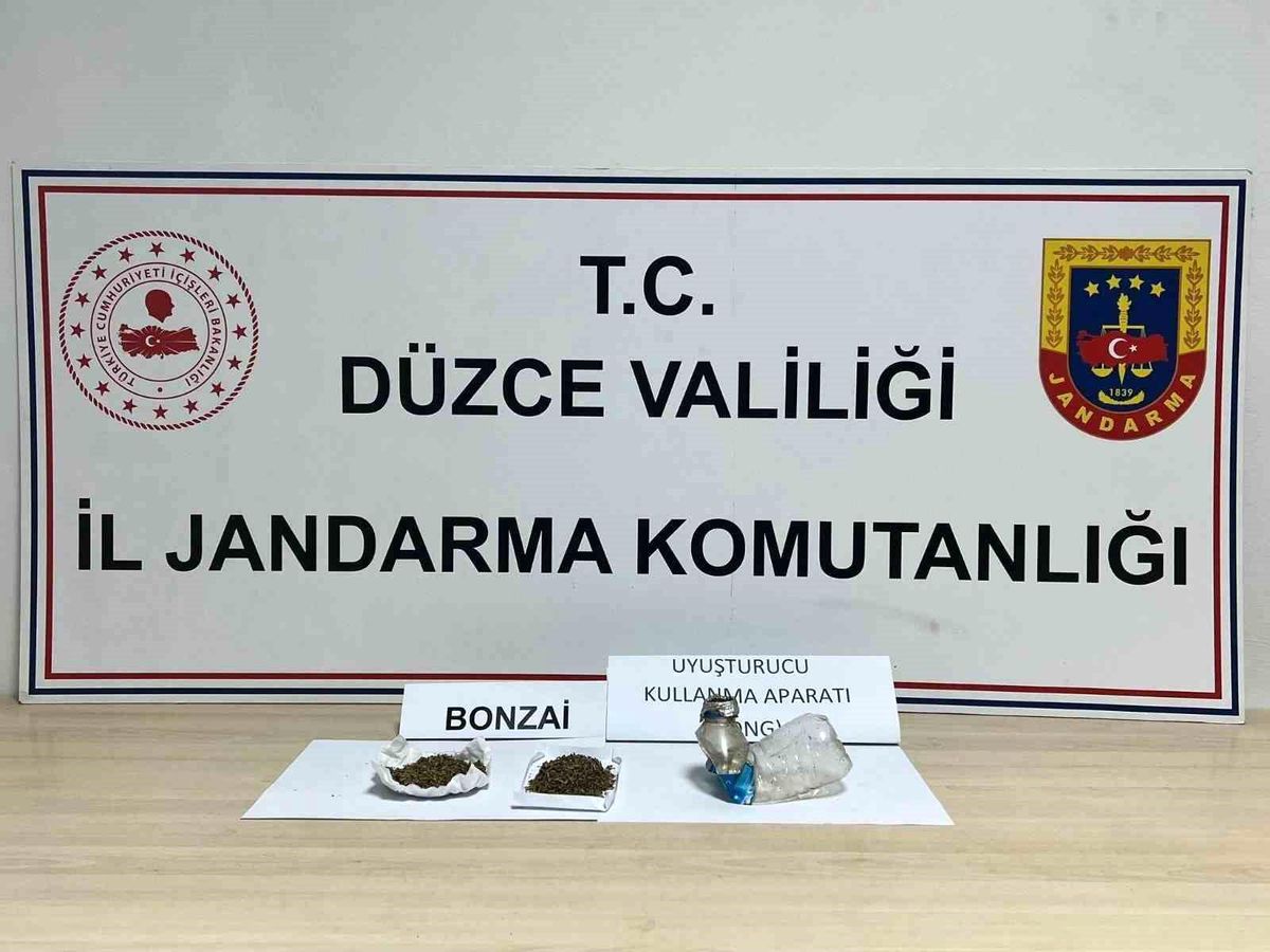 Düzce\'de Uyuşturucu Kullanan ve Bulunduran 12 Kişi Hakkında Adli İşlem Başlatıldı