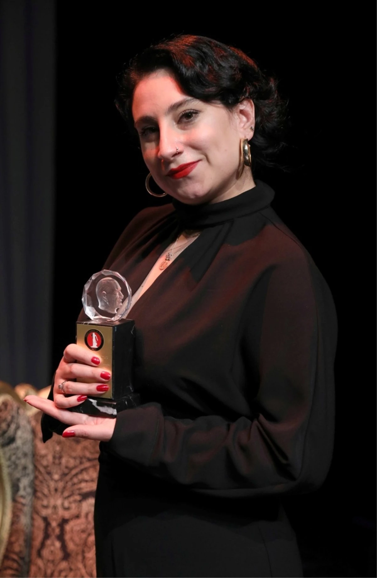 İBB Şehir Tiyatroları\'ndan Selen Nur Sarıyar\'a Bedia Muvahhid Ödülü