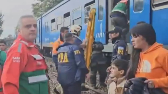 Arjantin'de banliyö treni kaza yaptı, 60 kişi yaralandı