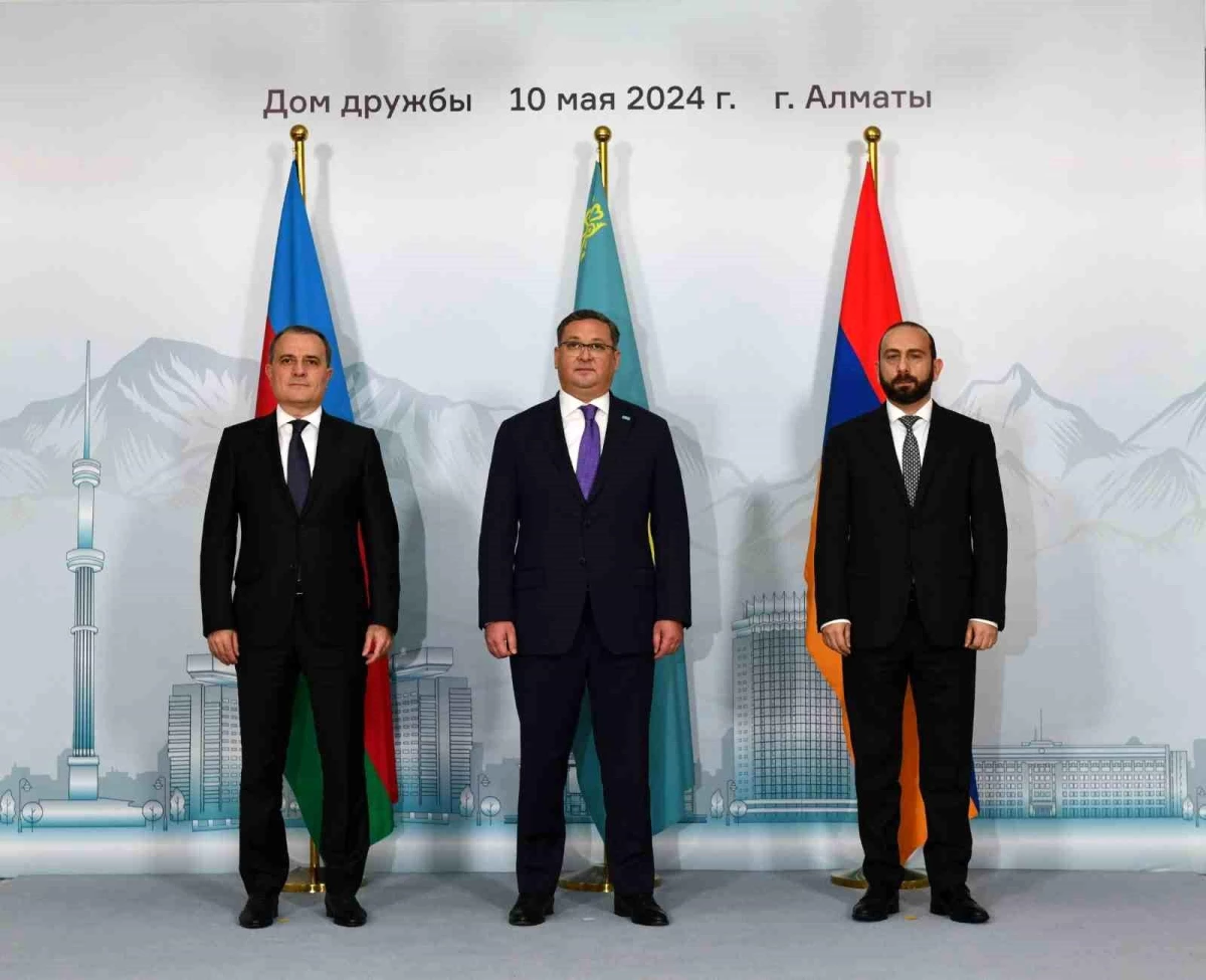 Azerbaycan ve Ermenistan Dışişleri Bakanları Almatı\'da barış anlaşmasını görüşmek üzere bir araya geldi