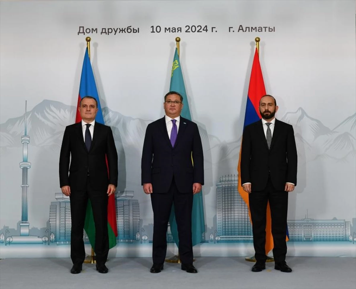 Azerbaycan ve Ermenistan Dışişleri Bakanları Almatı\'da bir araya geldi