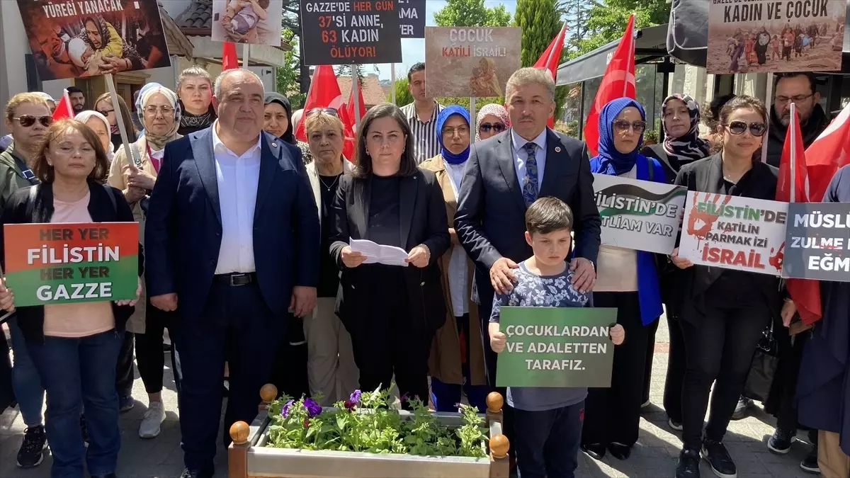 Bartın\'da AK Parti Kadın Kolları Filistinli Anneler İçin Basın Açıklaması Yaptı