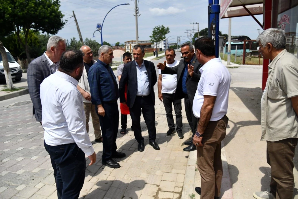 Yunusemre Belediye Başkanı Semih Balaban, mahalle projeleri için incelemelerde bulundu