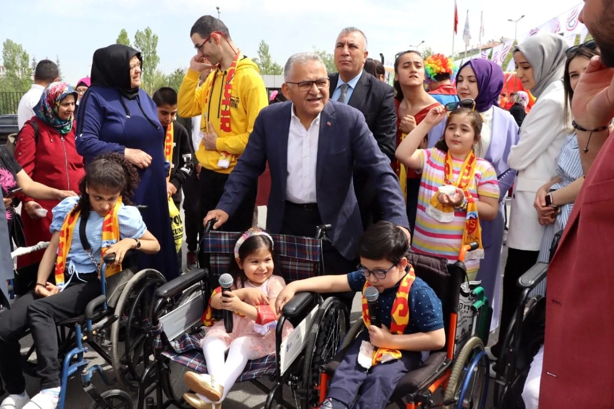 Kayseri Büyükşehir Belediye Başkanı Engelliler Haftası\'nı Kutladı