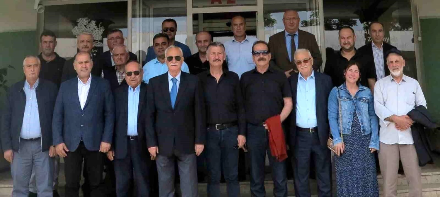 Burhaniye\'de Tariş Zeytinyağı Birlik Başkanı Fikret Akova\'ya kutlama ziyaretleri devam ediyor